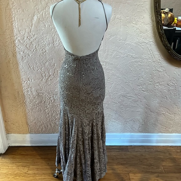 Windsor Mermaid Dress Size 3/4 (Small)
Gray Sequin Lace Maxi Prom wedding - Picture 7 of 7